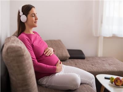 فوائد مدهشة للإستماع إلى الموسيقى أثناء الحمل