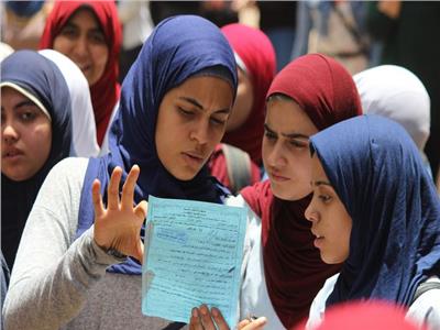 «النحو صعب».. تباين آراء طلاب الثانوية العامة بالإسكندرية حول امتحان العربي