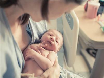 «اكتشفوا أنها حامل» سيدة تدخل المستشفى بآلام في البطن وتخرج بمولود جديد
