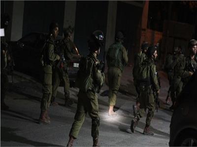 القوات الإسرائيلية تعتقل فلسطينيا بزعم محاولته تنفيذ عملية طعن بالقدس