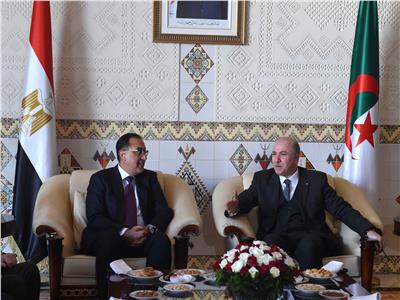 الوزير الأول الجزائري يؤكد ضرورة تكثيف التعاون والشراكة مع مصر لمواجهة التحديات الاقتصادية
