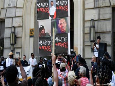 تظاهرة غاضبة بولاية أوهايو الأمريكية احتجاجًا على مقتل شاب أسود على يد الشرطة