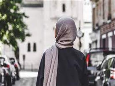 «الحجاب» يشعل خلافاً على السوشيال ميديا بين محامي إسلامي ودكتور شهير