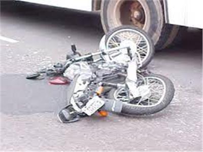 مصرع قائد دراجة نارية في حادث تصادم مع سيارة بالجيزة