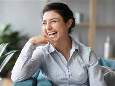 لماذا ينصح أطباء علم النفس دائما بالابتسام؟
