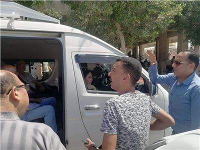 التزام السائقين بموقف سيارات الأجرة بمدينة العريش بالتسعيرة القديمة 