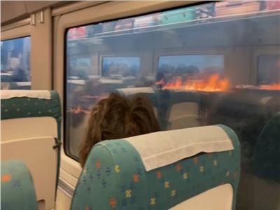 قطار إسباني يعبر بركابه وسط جحيم غابة مشتعلة
