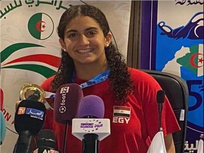 حلا دياب تحرز ذهبية سباق 200م في البطولة العربية للسباحة 