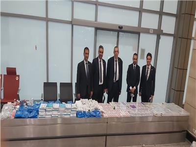 جمارك مطار القاهرة تضبط  تهريب كمية من أدوات ومستلزمات طب وجراحة الأسنان 