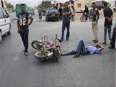 مصرع طالب وإصابة اثنين في انقلاب دراجة بخارية بالعدوة شمال المنيا
