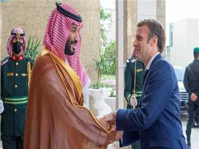 بعد زيارته لباريس.. ولي العهد السعودي يوجه برقية شكر للرئيس الفرنسي