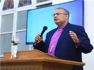 رئيس الطائفة الإنجيلية يحذر من التصعيد العسكري في غزة 