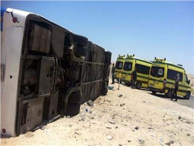 إصابة 13 شخصا في حادث انقلاب أتوبيس على طريق «أبو سمبل» بأسوان