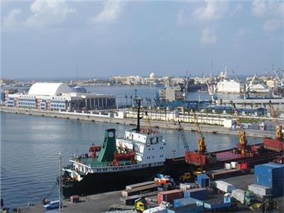 انتظام حركة الملاحة البحرية وتداول البضائع بالهيئة العامة لميناء الإسكندرية والدخيلة