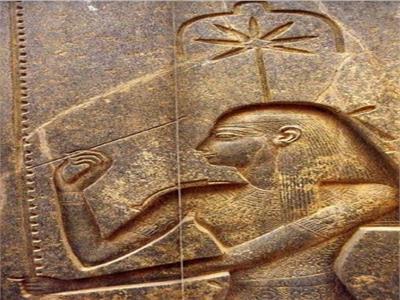 باحثة آثار تكشف عن معبودات الكتابة في مصر القديمة.. وأهمية الكاتب