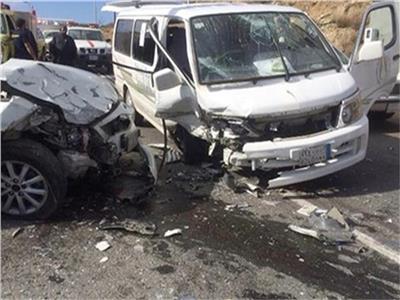 بالأسماء.. إصابة 9 أشخاص في تصادم سيارتين بطريق «أسوان - أبو سمبل»