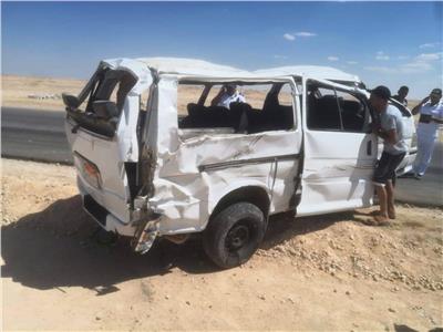 إصابة 15 شخصا إثر انقلاب سيارة ميكروباص بصحراوي البحيرة 