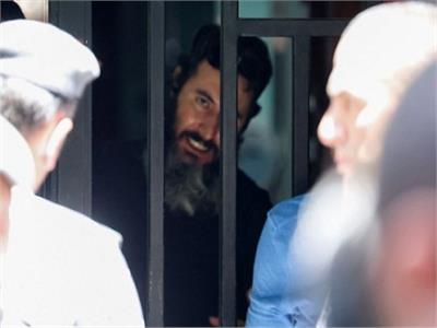 إعلام لبناني: محتجز الرهائن سيخرج بعد الاتفاق على إعطائه جزءا من وديعته