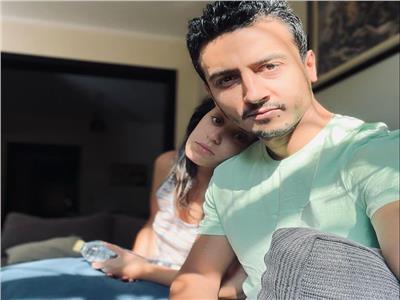 حسام حداد يعلن إصابته وزوجته بفيروس كورونا: الأعراض متعبة جدًا