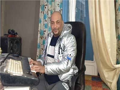 الملحن«فارس فهمي» عن تعاون محمد منير وأكرم حسني: اللي لقاه في سكته