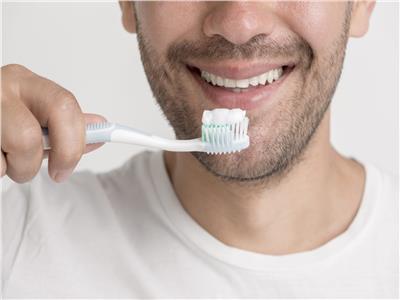 خبراء روس يحذرون من استخدام معاجين تبييض الأسنان  