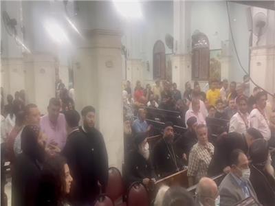 أساقفة الكنيسة والأقباط ينتظرون جثامين ضحايا «أبو سيفين» بالوراق | فيديو