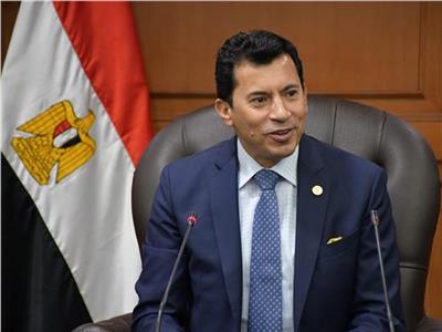 وزير الرياضة يتابع إجراءات ترشيد استهلاك الطاقة.. مباريات الدوري في السابعة مساء
