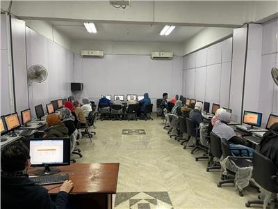 «تجارة طنطا» تنظم دورات تدريبية في الحاسب الآلي واللغات