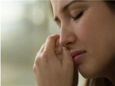 العلماء يحددون 5 أسباب للدموع .. لماذا يبكي الإنسان؟ 