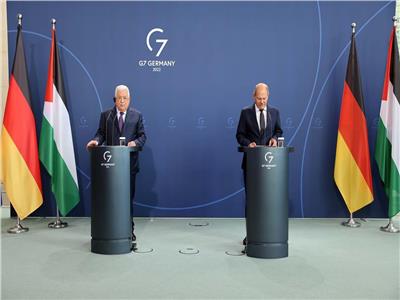 الرئيس الفلسطيني يحذر المستشار الألماني من ضياع فرصة تحقيق «حل الدولتين»