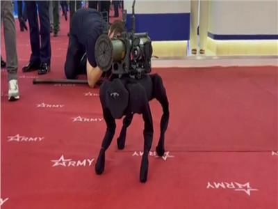 فيديو| «كلب الحرب».. روسيا تكشف عن روبوت إطلاق الصواريخ