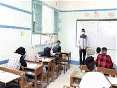  170 طالبًا وطالبة يؤدون امتحان الجبر والهندسة الفراغية في بني سويف