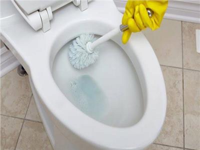  طريقة بسيطة لتنظيف بقع المرحاض دون استخدام المبيض  