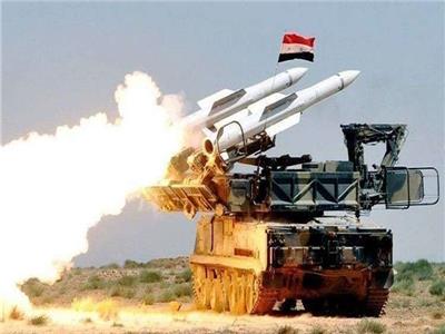 الدفاعات السورية تتصدى لأهداف معادية في سماء مصياف