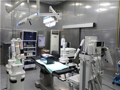 «قصر العيني» تكشف تفاصيل استخدام الروبوت في العمليات الجراحية 