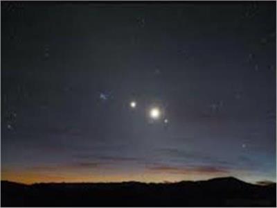 «البحوث الفلكية»:  السماء تشهد غداً  اقتران القمر وعطارد
