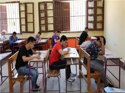 توافد طلاب الثانوية العامة على اللجان في تاسع أيام امتحانات الدور الثاني