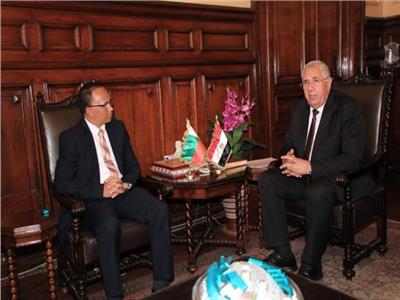 وزير الزراعة يبحث مع نظيره بمدغشقر تعزيز سبل التعاون بين البلدين