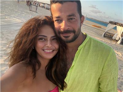 في أجواء رومانسية| شريف سلامة وداليا مصطفى على أحد الشواطئ المصرية