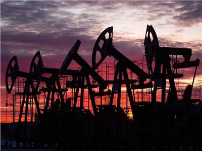 أسعار النفط تتجه نحو أطول سلسة خسائر شهرية في أكثر من عامين