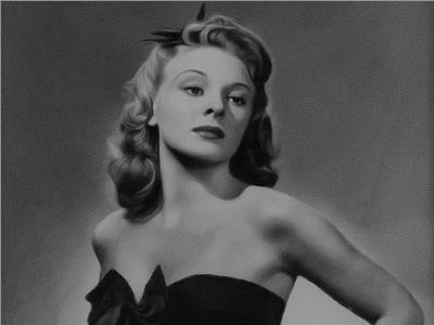 إيفيلين أنكرز.. جميلة هوليوود بالخمسينيات تتهم الرجال بـ«نفاق النساء»
