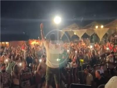 أحمد سعد يشعل الساحل الشمالي بأغنية «الملوك»| فيديو