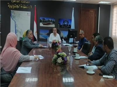 نائب محافظ القاهرة تعقد اجتماعًا لمناقشة خطة تطوير منطقة شقة الثعبان