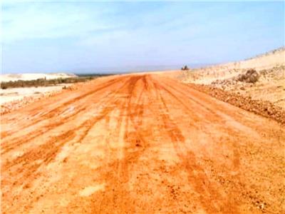 محافظ سوهاج يتابع الموقف التنفيذي لمشروع طريق البلينا - الصحراوي الغربي