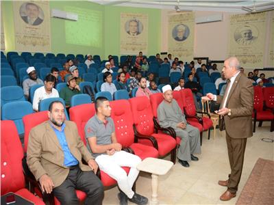 المحرصاوي يواصل لقاءاته مع الطلاب لشرح المفاهيم النحوية