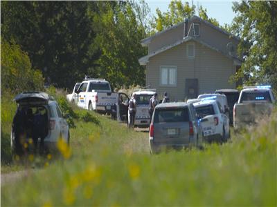 الشرطة الكندية تطوق منزلا بحثا عن مشتبه به في حوادث الطعن