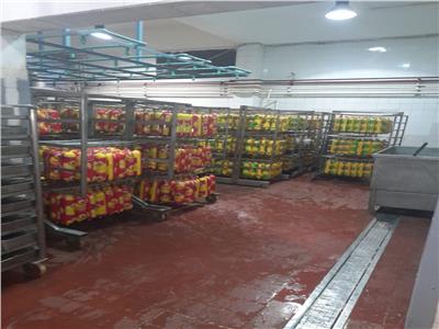 ضبط مواد غذائية مجهولة المصدر بـ 3 مصانع بالإسكندرية 
