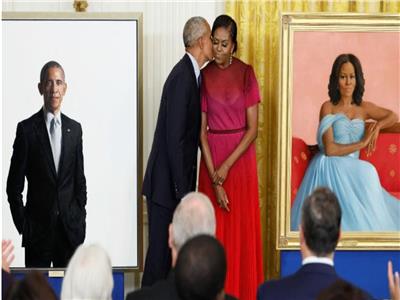 قبلة باراك أوباما لميشيل تعيدهما إلى البيت الأبيض