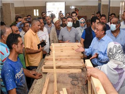  محافظ الإسكندرية يتفقد أعمال تطوير ورش النجارة بالحضرة