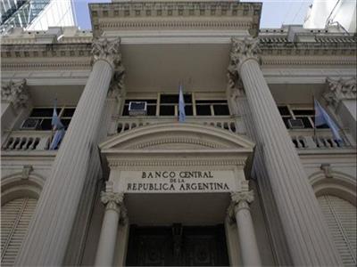 البنك المركزي الأرجنتيني يعلن رفع الفائدة إلي 75 % 